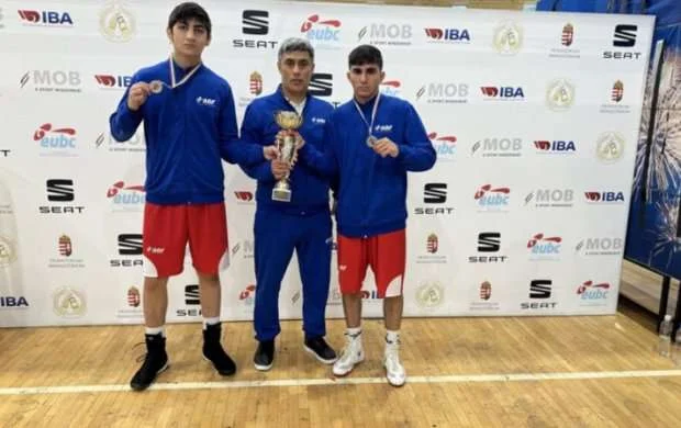 Azərbaycan boksçuları Macarıstanda 2 medal qazandı 