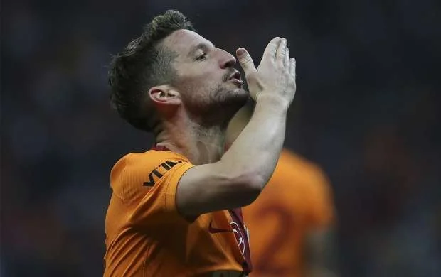 "Qalatasaray" Mertenslə bağlı qərarını verdi 