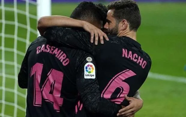 Ronaldu Naço ilə Kazemironu "dilə tutur" 
