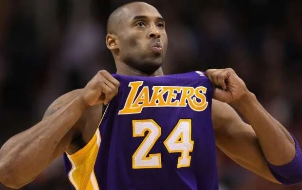 Kobe Brayantın daha bir forması hərracda satıldı 