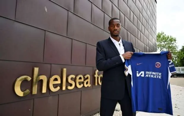 Adarabioyo "Fulhem"i "Çelsi"yə dəyişdi - RƏSMİ 