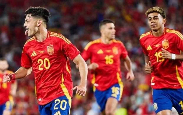 İspaniya millisindən darmadağın 