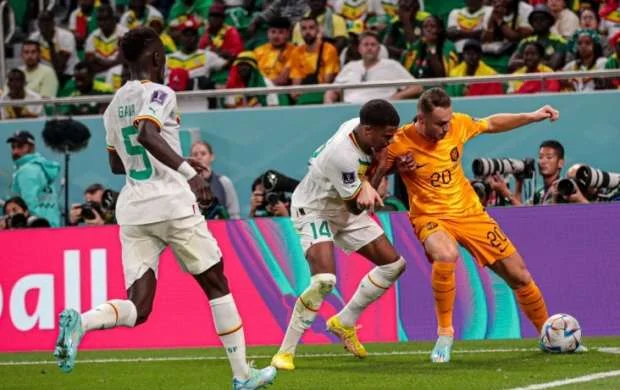 Niderland millisinin daha bir futbolçusu AÇ-ni kənardan izləyəcək - RƏSMİ 