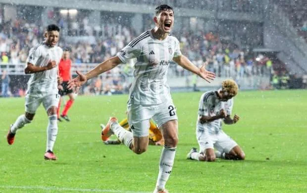 "Zenit" "Beşiktaş"a iki futbolçusu üçün bu qədər ödəyəcək 