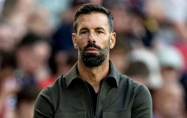 Rud van Nistelroy İngiltərə klubu ilə razılığa gəldi 