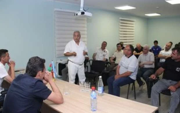 "Turan Tovuz"un İdarə Heyətinin sədri azarkeşlərlə görüşdü 