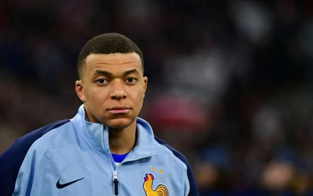 Mbappe Polşa ilə oyuna Polşa şirkətinin hazırladığı bu maskada çıxacaq - FOTO 