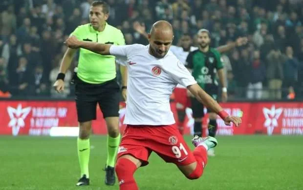 Coşqun Diniyev klubundan ayrıldı 