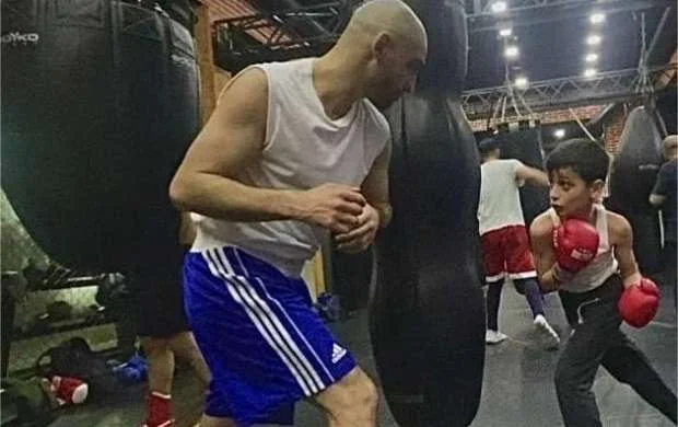 "Qara siyahı"ya düşən boks müəllimi Sumqayıt küçələrində dərs keçir - VİDEO 