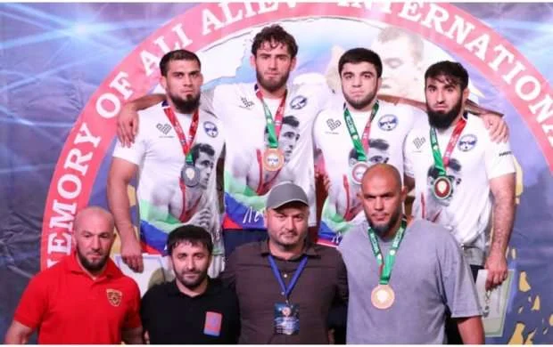 Azərbaycan güləşçiləri 5 medal qazandılar 