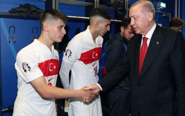 Ərdoğan milli üzvləri ilə görüşdü 