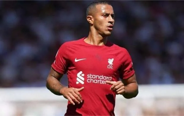 Karyerasında 31 titul olan ulduz futboldan getdi - Özü açıqladı 