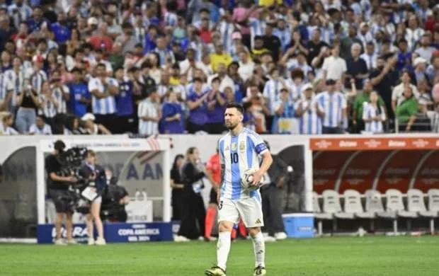 "Qolu Entso Fernandesin əlindən almaq istəmirdim, amma..." - Lionel Messi 