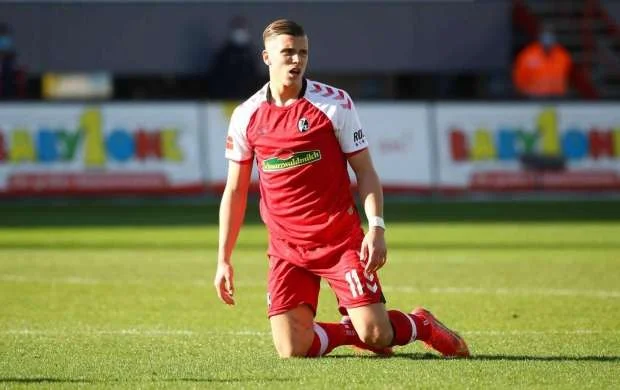 Bundesliqa klubu bosniyalı forvardla anlaşdı - RƏSMİ 