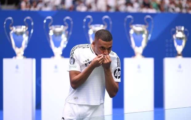 "Bu, uşaqlıq kumirim Ronalduya hörmətimdən irəli gəlir" - Kilian Mbappe 