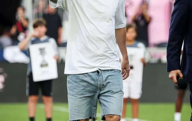 Zədəli Messi publika önünə belə çıxdı - FOTO 