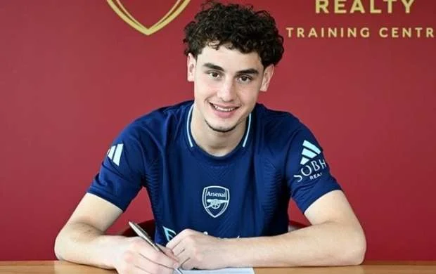 London nəhəngi "Ayaks"ın oyunçusunu transfer etdi 