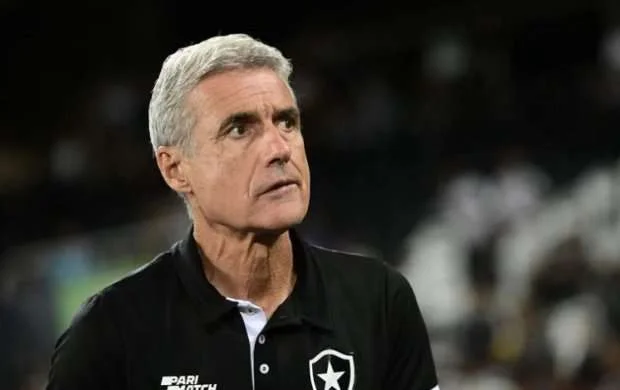 Ronaldu baş məşqçisiz qaldı 