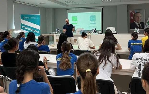 AMADA voleybolçular üçün seminar keçirdi 