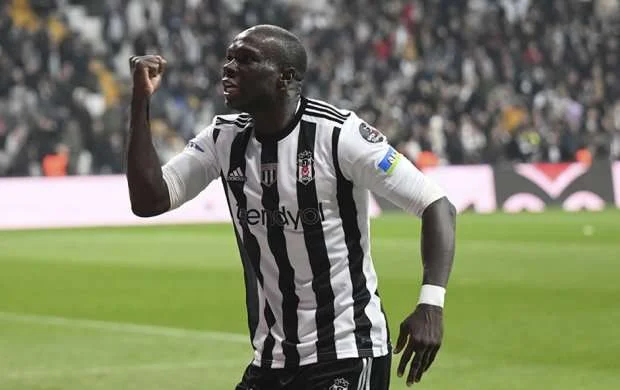 Abubakar "Beşiktaş"ı bu kluba dəyişdi - RƏSMİ 
