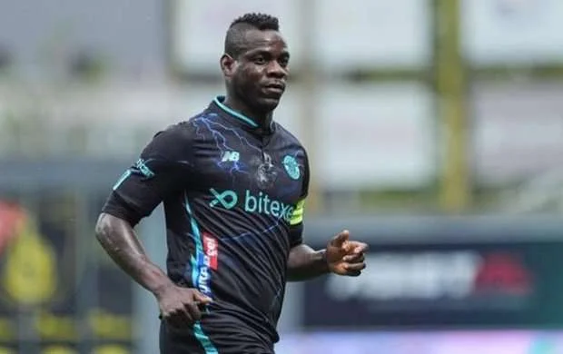 "Onların heç bir işi olmayanda mən yadlarına düşürəm" - Balotelli od püskürdü 