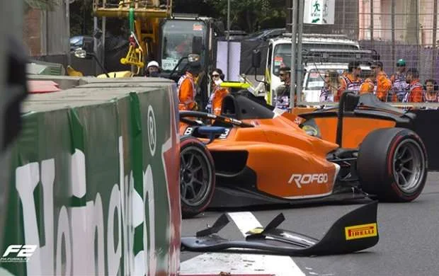 “Formula 2” pilotu qəza törətdi -FOTO 