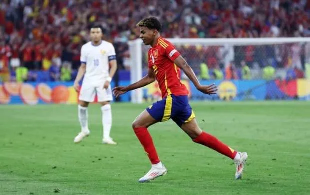 "Lamin Yamalı Messi ilə müqayisə etmək səhvdir" 