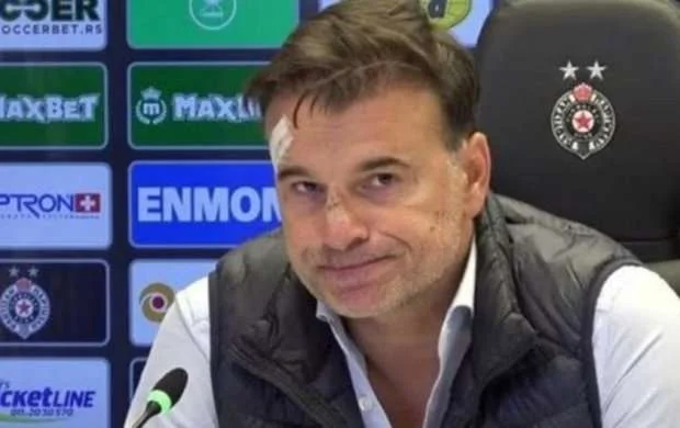 Fanatlar derbidən sonra baş məşqçiyə xəsarət yetirdilər 