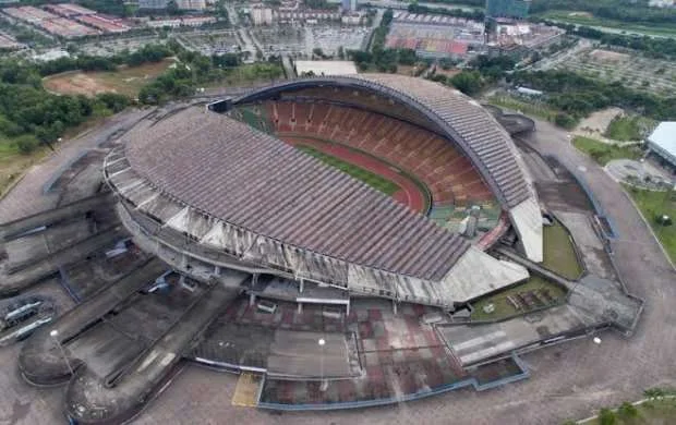 Millinin oynadığı stadion partladıldı - VİDEO 