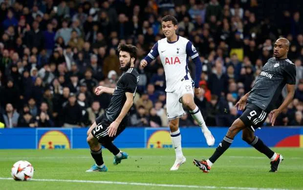 "Qarabağ" Londondan məğlub döndü: Say üstünlüyü, qaçırılan penalti və buraxılan qollar - VİDEO 