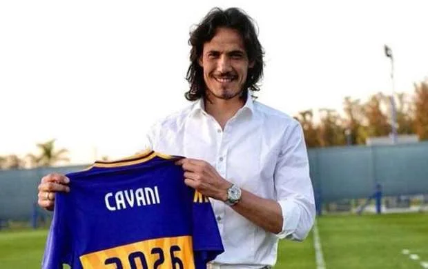 37 yaşlı Kavani yeni müqaviləyə imza atdı 