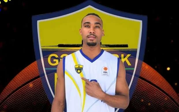 "Gəncə" Petersonu sıralarına cəlb etdi 