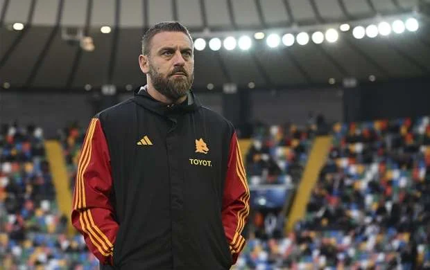 "Roma" ötən ay qovduğu mütəxəssisi geri qaytara bilər 
