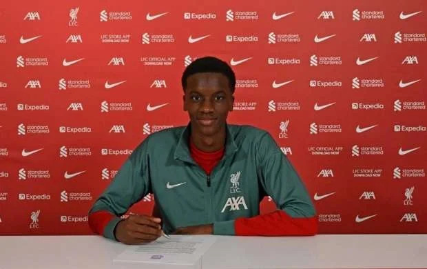 "Liverpul" 17 yaşlı oyunçu ilə müqavilə bağladı 