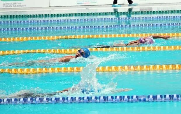 Dövlət qurumlarının əməkdaşları arasında üzgüçülük yarışı keçirildi 