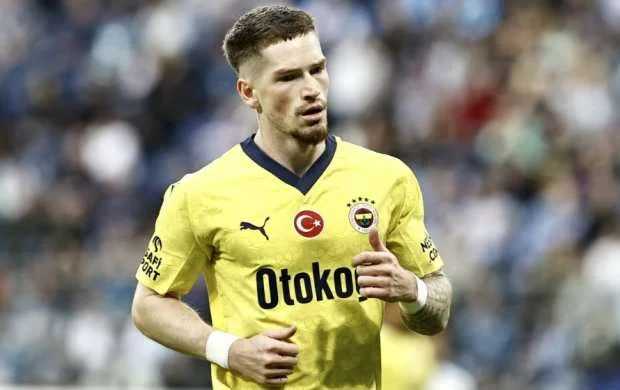 "Fənərbağça" hücumçusu ilə vidalaşdı 
