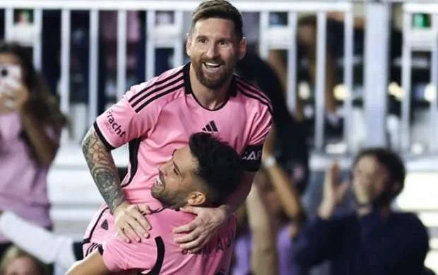 Messi Ronaldunu geridə qoydu 