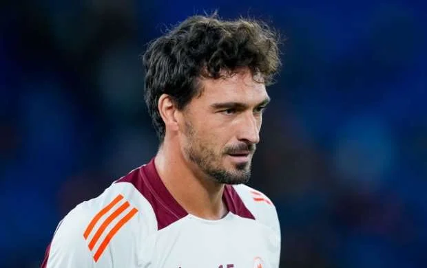 Hummels "Roma"dan ayrılmağa qərar verdi 