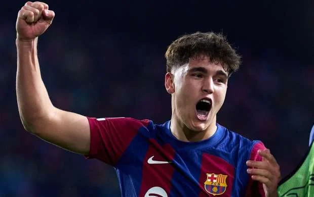 Məktəbli ulduz futbolla təhsili bir araya necə sığdırmasından danışdı - "ÇL oyunu varsa..." 