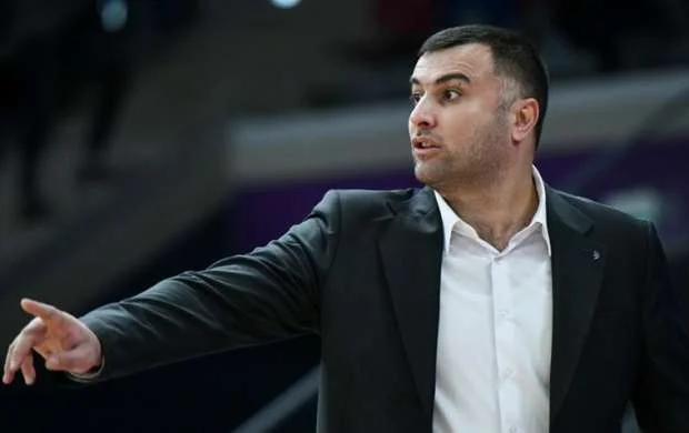"Neftçi" baş məşqçisi ilə yollarını ayırdı - Yeni çalışdırıcı bəlli oldu 