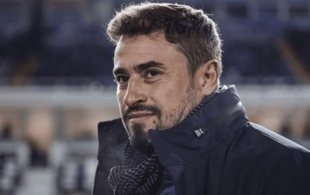 Məşhur məşqçi futbolçusuna hücum çəkdi - VİDEO 