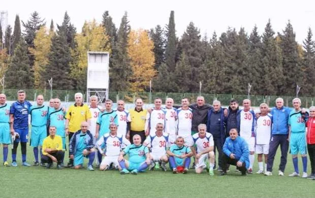 "Turan"la "Kəpəz"in əfsanələrinin oyununda 10 qol vuruldu 