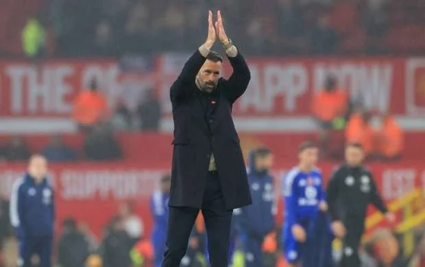 Van Nistelroy İngiltərənin bu klubunu çalışdıra bilər - SON DURUM 