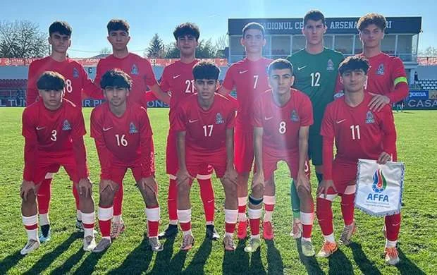 U-17 böyük hesabla uduzdu 