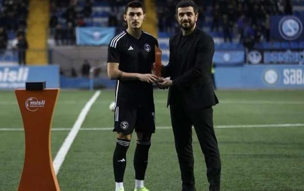 PFL "Səbail"in futbolçusunu mükafatlandırdı 