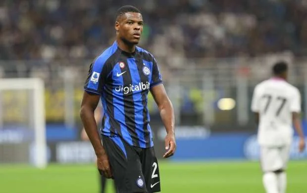 Dümfris "İnter"lə müqavilə yenilədi - RƏSMİ 