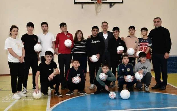 AFFA rəsmiləri Xüsusi İnternat Məktəbinin şagirdləri ilə görüşdülər 