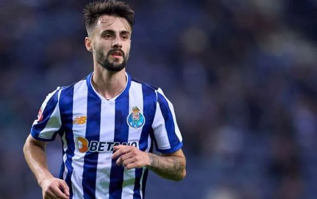 İngiltərə nəhəngi futbolçusunu satışa çıxardı 