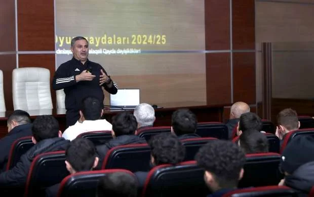 "Qarabağ"ın akademiyasının komandaları üçün seminar 
