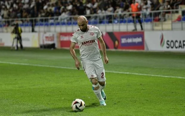 "Araz-Naxçıvan"ın futbolçusu 300-ə çatdı 